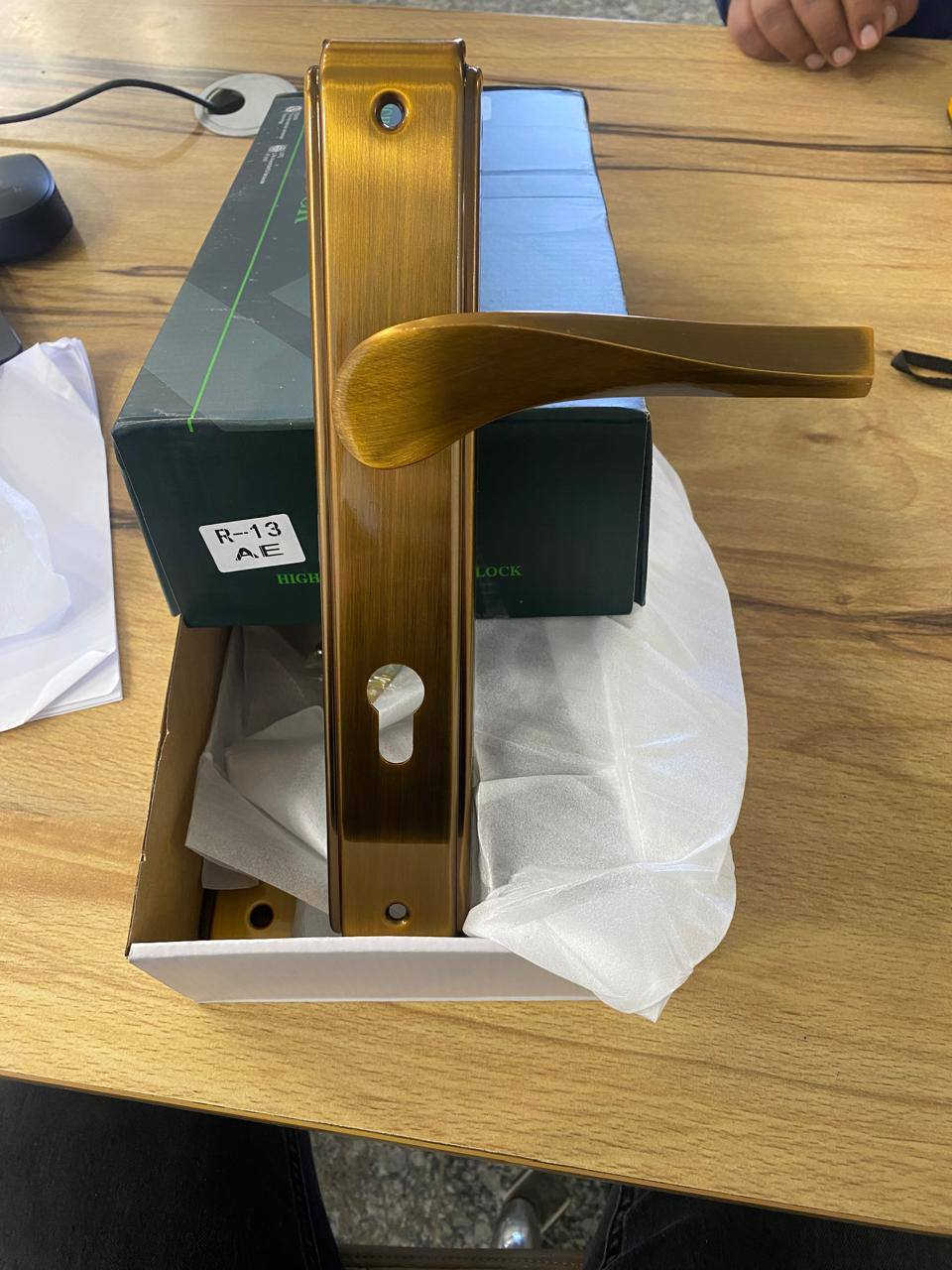 السلام عليكم توفر  لدينا يدة كيلون 7 انج صيني 
بسعر تنافسية عنوان بغداد الشورجة عكد جام محل ياسر العبيدي رقم الهاتف ***********  ***********@#
