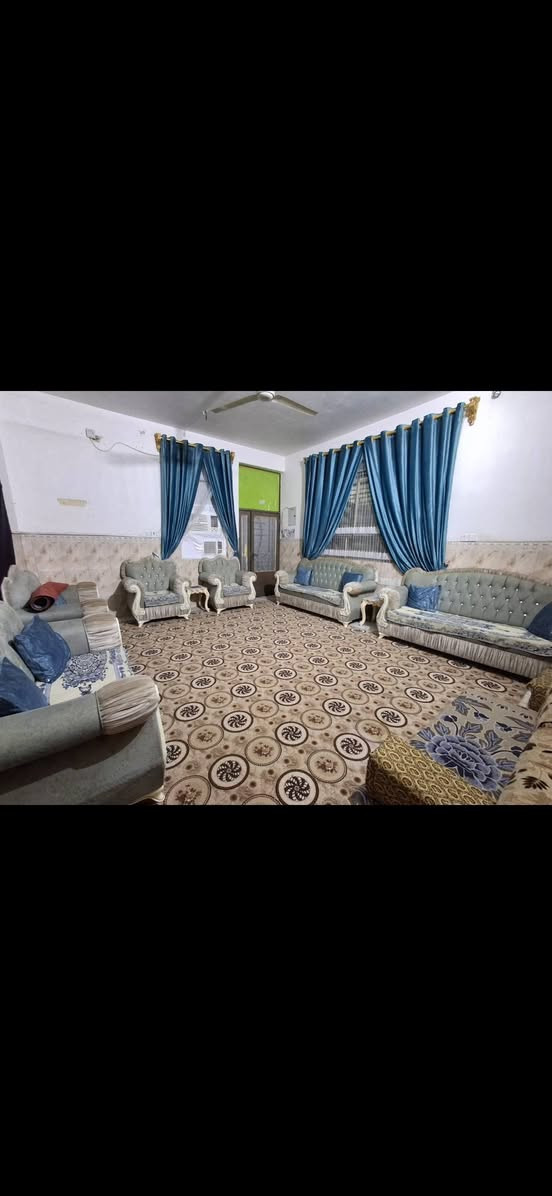 سلام عليكم تفاصيل البيت. المساحة(١٣٠م) الواجهة(ستةونص والنزال عشرين) ورقم الدار(١٣٤١) حي الحر خلف جامع إمام المتقين............
سلام عليكم تفاصيل البيت. المساحة(١٣٠م) الواجهة(ستةونص والنزال عشرين) ورقم الدار(١٣٤١) حي الحر خلف جامع إمام المتقين............
مواصفات البيت.
 السقف صب. 
يحتوي البيت على إستقبال. صالة. غرفة نوم. مطبخ. صحيات.
والفوق: ٣ غرف غرفة منها سويت.وغرفه ثانيه وغرفة صغيرة تعتبر مخزن.
والسعر(٢٨٥)....... للاستفسار الاتصال على هذا الرقم
***********
