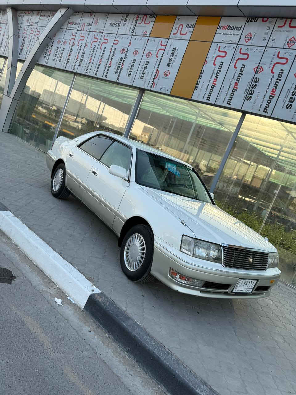 سلام عليكم راس ثور فلات. رقم بصره تسجيل جديد قرار 48. السياره كفاله من الكص والنقل والضربه والعيب شرعي.  سياره مكينه وكير شرط كرتون.  تبريد ثلج.  حداده 100-100. تخم تاير ويل جديد.  دواخل بلكارتون. السياره الف دينار ماتخسر عليها شرط.  سياره جديده كلششش. السعر. 115مجالها كلش كلش قليل هاتف ***********
