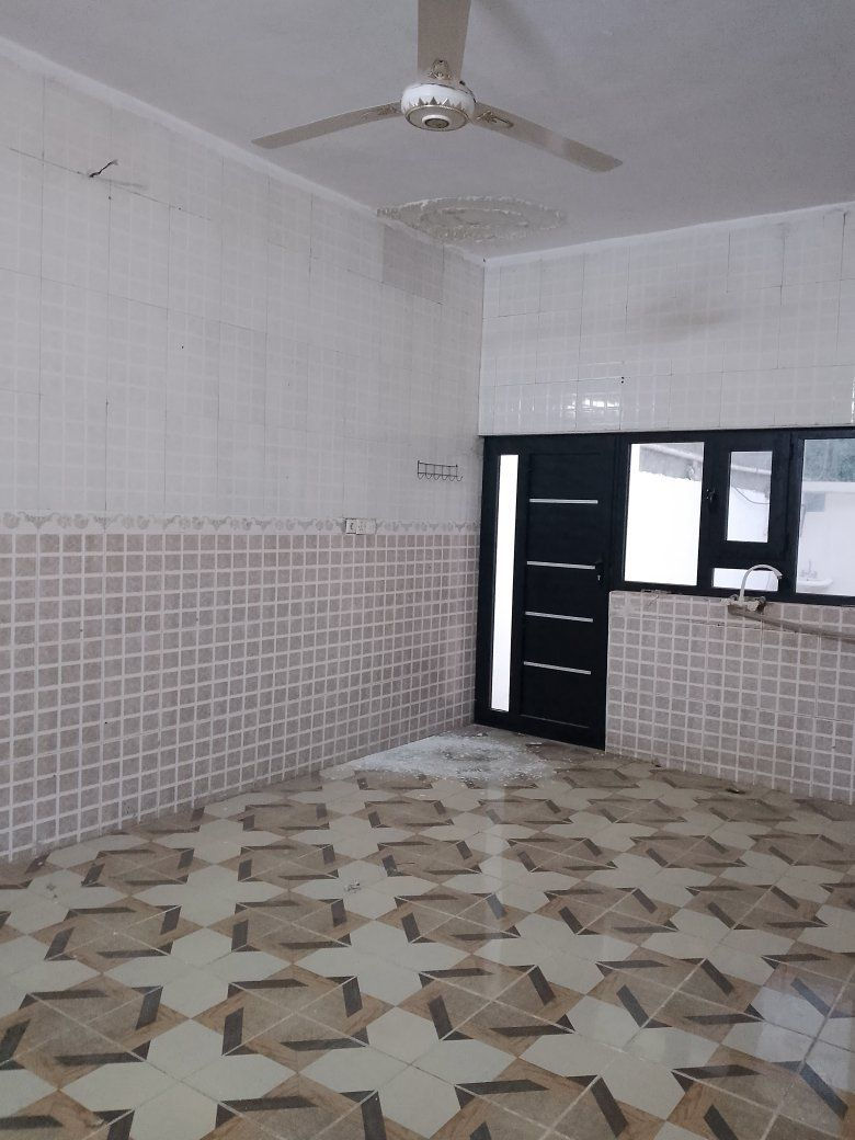 بيت للبيع مساحة ٢٠٠ م طابو صرف في كركوك حي عسكري خلف صيدليه كردستان بيت طابقين كاشي سراميك درج داخلي وخارجي طابق ثاني مثل طابق اول غرف نوم واستقبال وصحيات سعره ١٤٥ مليون للمزيد من المعلومات اتصال على رقم مبايل *********** او زياره موقع مكتب في كركوك حي عسكري مقابل بنزين خانه جهان
