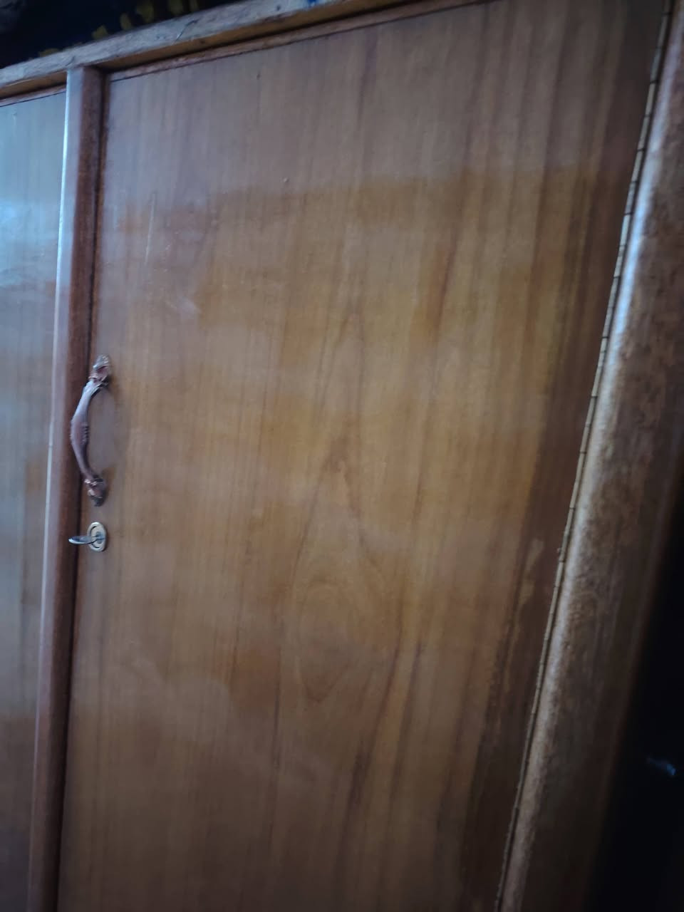 بو فية ثلاث أبواب طول ١٦٠ سم للبيع ميسان العمارة التواصل ***********
