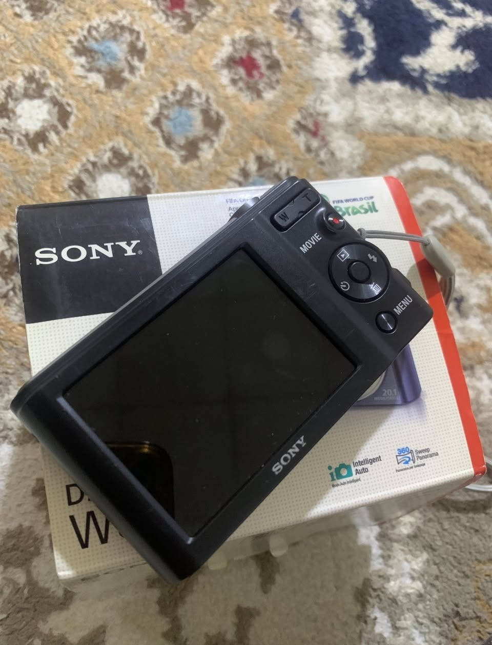 Sony Cybershoot DSC W-810 

In box with all original accessories 🖤.


**إذا كنت صاحب هذا الإعلان وتريد حذفه لأي سبب، رجاءا أرسل رسالة إلى الدعم الفني**
