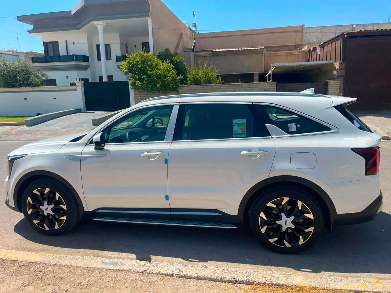 🔥 كيا سورينتو 2026 – فول مواصفات حديد VIP 🚙
بسعر,57مليون  د.ع فقط

◼️ الموديل: 2026
◼️ المحرك: 3.5 لتر – 6 سلندر
◼️ الأرقام: أربيل مرقم وجاهز
◼️ الضمان: 5 سنوات أو 100,000 كم
◼️ تبديلات دهن عدد 2 + أرضيات

💎 المواصفات:
✨ تشغيل بالبصمة وتحكم بالسيارة Smart Key
✨ تشغيل عن بُعد + نظام ترحيب
✨ داتا شو Head-Up Display
✨ عداد ديجيتال متغير
✨ 4 كاميرات 360 درجة +رادار
✨ مقاعد جلد تدفئة + تبريد
✨ مقاعد أمامية كهربائية
✨ ذاكرة مقاعد
✨ نظام صوت BOSE
✨ سستم إيرباك كامل عدد 6
❄️ 7 مقاعد مع تبريد 3 مناطق
✨ صندوق خلفي كهربائي
✨ شاشة كبيرة + GPS
✨ شحن لاسلكي
✨ سايد بريك إلكتروني + Auto Hold
✨ إنارة LED أمامية وخلفية
✨ حساسات أمامية وخلفية عدد 12
✨ دواسات

عنوان بغداد البلديات
***********
