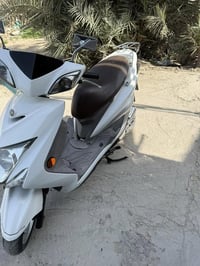 للبيع دراجه  ماشيه 15 الف 07744971666 بغداد الدولعي
