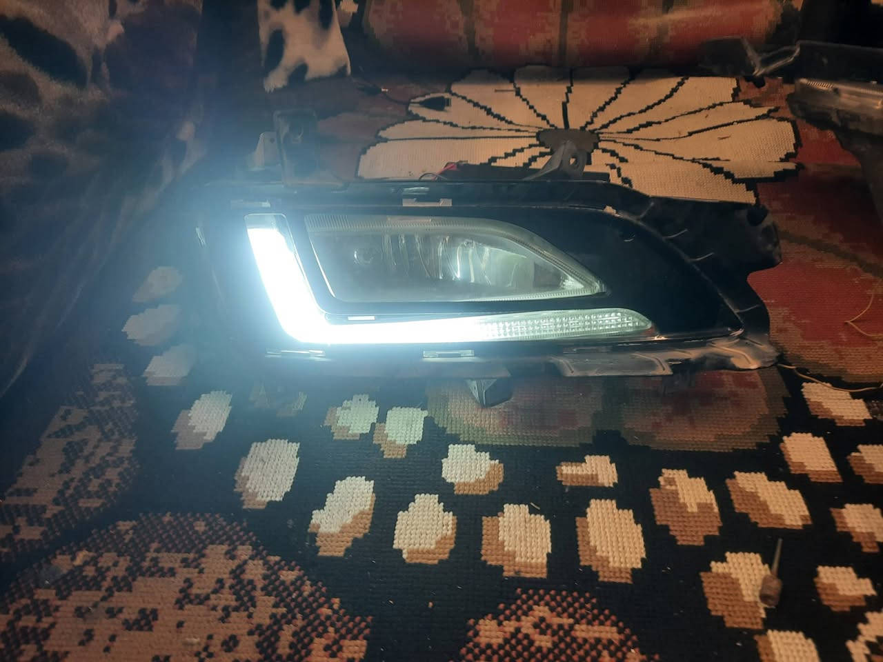 سلام عليكم 
بروجكت توسان من 14 الى18
شغال كدامك 
مع كلوبات هالوجين صفر 
السعر بلاش 40 الف 
للستفسار
***********
موجود واتساب
