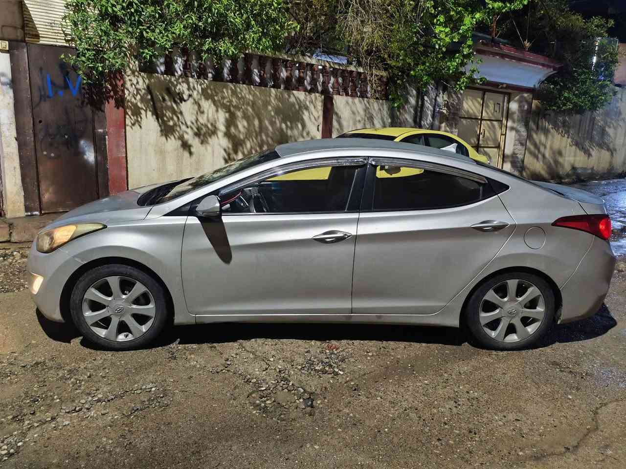 السلام عليكم
افانتي للبيع موديل 2012
السيارة بأسمي 
صبغ عام بسبب الترقيم 

بدون ضرر 

فول توماتيك
كابون بانزين ورقي والكتروني

مكينة GDI

مكينة وكير بشرط 

سعر85

0781 717 4715
