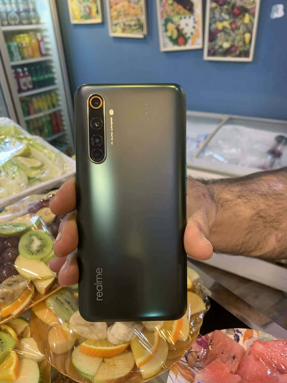 مواصفات Realme X50 Pro :-
ابعاد الموبايل 159×74.2×9.4 مم مع وزن 207 جرام
تصميم الهاتف من الزجاج مع فريم الومنيوم وطبقة حماية Gorilla Glass 5
الهاتف يدعم تركيب شريحتين إتصال حتى الجيل الخامس ولا يدعم تركيب كارت ميموري
شاشة سوبر اموليد بحجم 6.44 بوصة بدقة 1080×2400 بيكسل وبجودة FHD+ مع كثافة بيكسلات 409 بيكسل لكل بوصة وابعاد 20:9 والشاشة تدعم معدل تحديث 90 هيرتز وتدعم ايضًا HDR10+
طبقة حماية على الشاشة من نوع Corning Gorilla Glass الجيل الخامس
معالج كوالكوم سناب دراجون 865 ثماني النواة وهو أفضل معالج رائد حاليا بتكنولوجيا 7 نانو ميتر وبقوة تصل الى 2.84 جيجا هيرتز مع معالج رسومي Adreno 650
مساحة تخزين 256 جيجا مع 12 جيجا رام والذاكره نوعها UFS 3.0 والرام من نوع LPDDR5
كاميرا خلفية رُباعيه بدقة 64 ميجا بيكسل بفتحة عدسة F/1.8 بمستشعر سامسونج GW1 وبدقة 12 ميجا بيكسل بفتحة عدسة F/2.5 وهي Telephoto لعمل زوم 2X بدون فُقدان تفاصيل، والثالثه بدقة 8 ميجا بيكسل بفتحة عدسة F/2.3 وهي Ultra Wide للتصوير العريض، والكاميرا الرابعه بدقة 2 ميجا بيكسل بفتحة عدسة F/2.4 ..سعره 300 جهاز عالمي شراي يتفضل خاص واتساب ***********

