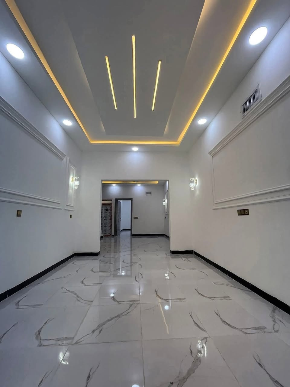 للبيع - بيت في حي الاخاء 👍*المواصفات:*- *المساحة:*100 🏠- *الموقع:* خلف الكنيسة 📍- *السند:* طابو زهور 📝- *البناء:* حديث زيرو، تسليم مفتاح 🔑*التفاصيل:*- *طابقين:*    - *الطابق الأرضي:*        1. كراج 🚗        2. هول 🏠        3. استقبال 👥        4. مطبخ 🍳        5. صحيات 🚽        6. مناور 🌞        7. غرفة نوم 🛏️    - *الطابق الثاني:*        1. ثلاث غرف نوم 🛏️        2. صالة 🛋️        3. صحيات 🚽        4. سطح 🌞*للمزيد من المعلومات:*- *الاتصال على:* ***********
***********📞- *عنوان المكتب:* حي البكر، بداية سايدين الكنيسة، مجاور معهد النجاح، مقابل مكافحة المخدرات، مكتب أرض الملوك 📍👌
