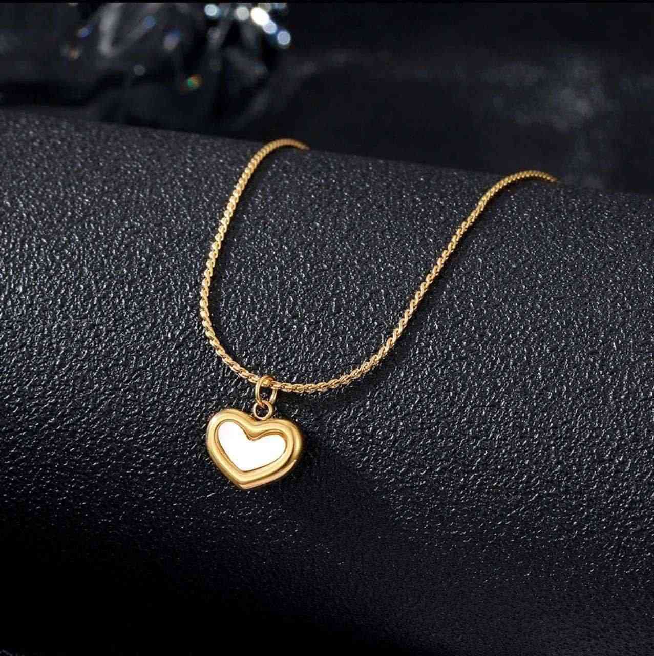 سيت كامل مكون من ثلاث قطع. حلق سوار قلاده. بسعر 15الف


**إذا كنت صاحب هذا الإعلان وتريد حذفه لأي سبب، رجاءا أرسل رسالة إلى الدعم الفني**