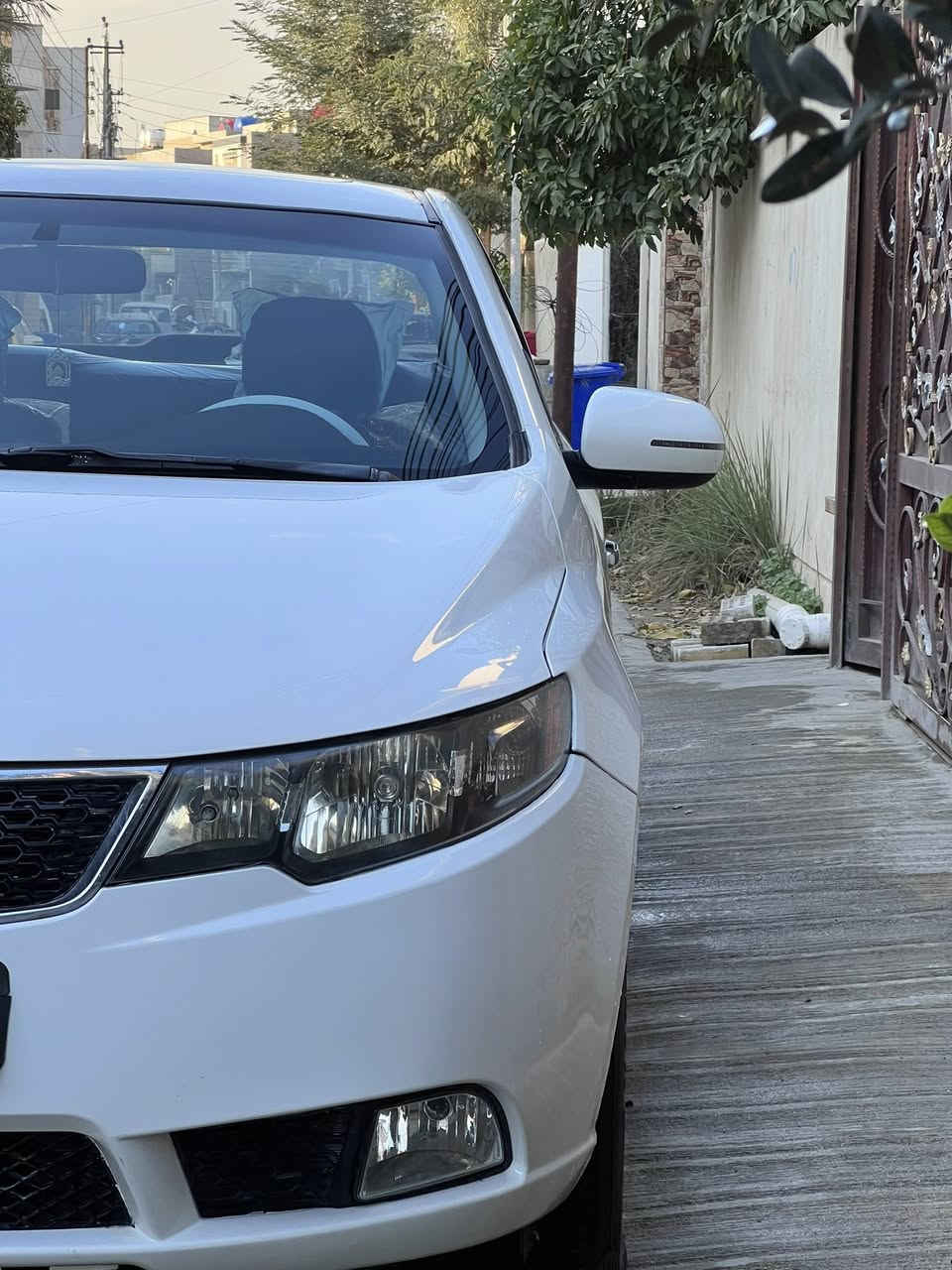 السلام عليكم ورحمة الله وبركاته 
سياره فورتي 
موديل 2012
وارد امريكي
محرك 1600.     GDi

سياره خير من الله جديده بمعنه الكلمه كامله مكمله الف متصرف عليها 
صدر امامي خلفي جديد 
تخم تاير جديد 
حادثها بيها هنا صار بل عراق جاملغ وبنيد شويه منهن كما موضح 
سياره مصبوغه عام جماليه 
سياره فول مواصفات ::

1️⃣بصمه 

2️⃣فتحه سقف 

3️⃣بيبان بصمه 

4️⃣مري شفط 

5️⃣كامره خلفيه 

6️⃣شاشه تاب

7️⃣تحكم ستيرن 

8️⃣اشاير مري…

9️⃣لايت زنون 
وبعد بيها موصفات معروفه سياره مال جناي رقم بغداد باسم ابن عمي تحويل ثاني يوم مباشر 
رقم بغداد انكليزي 
سياره نضيفه حيل بعد احله من الصور 
ورجاءً رجاءً كلشي ذاكر بل منشور اقره وخابرني وتشلع عيوني
واخيرآ السعر😁
(88)

واني خادم مكاني بغداد الكريعات 
رقم هاتف :
***********
