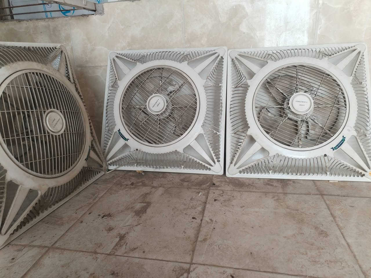 للبيع..
تلاثتهن ب 50 
مراوح سقف ثانوي ريمونت مستعمله نظيفه جدا


**إذا كنت صاحب هذا الإعلان وتريد حذفه لأي سبب، رجاءا أرسل رسالة إلى الدعم الفني**
