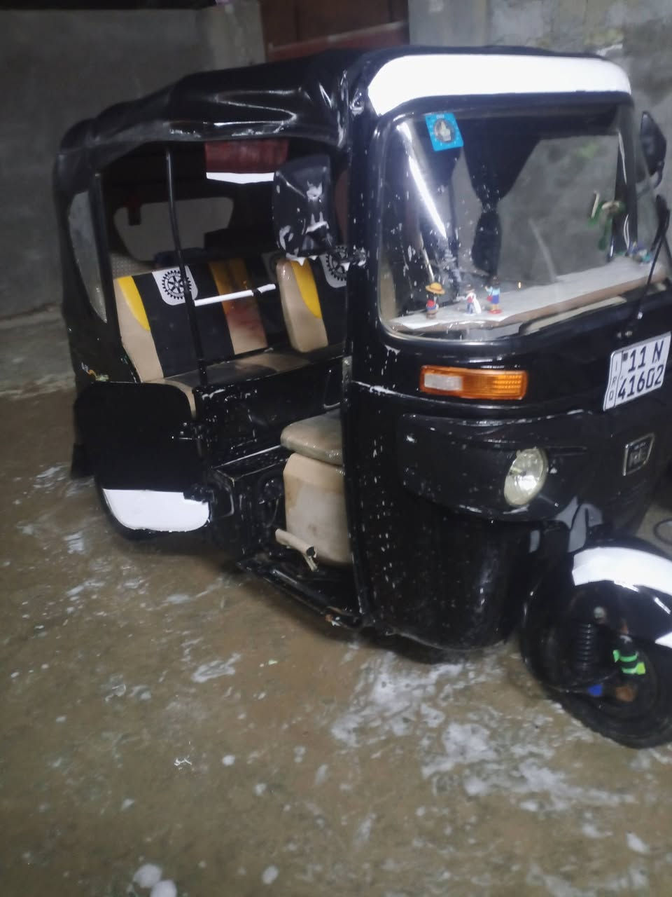 السلام عليكم تكتك للبيع مرقم بغداد النهروان السعر،8وبيها مجال ***********
