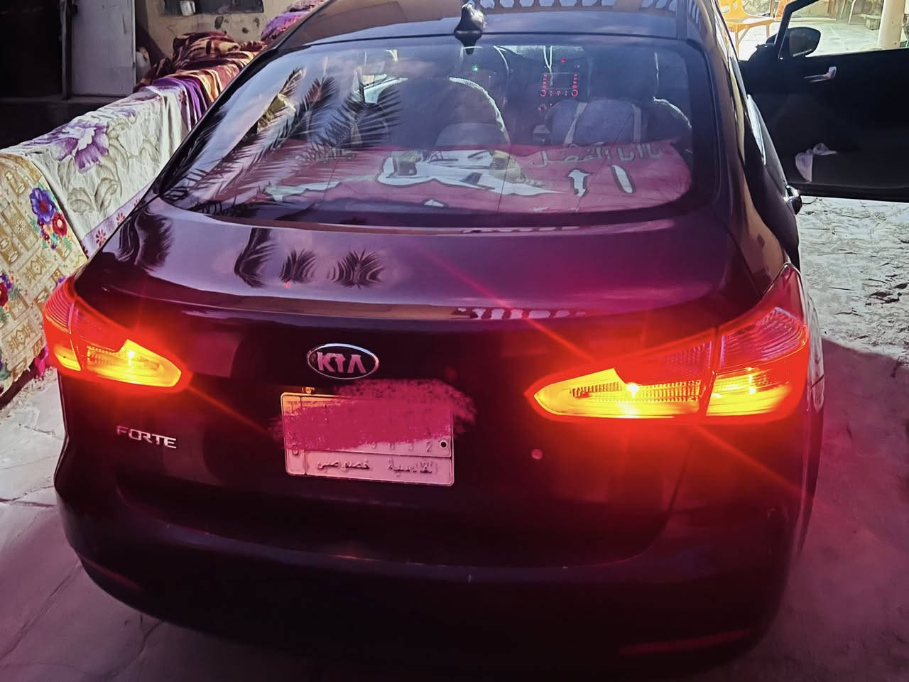 للبيع كيا فورتي (Kia Forte) موديل 2015، اللون أسود. السيارة وارد أمريكي وبحالة فنية جيدة جداً.

تفاصيل السيارة:
• الموديل: 2015.
• اللون: أسود.
• المحرك: ( حجم المحرك  1.8 ).
• الحالة العامة: السيارة نظيفة جداً من الداخل والخارج،

الحادث (الضرر):
• الضرر بسيط وموضح للأمانة: ضربة في الجاملغ  مع وجود طخة بسيطة في الباب (حوالي 10 سنتيمتر) تم إصلاحها.
• الإيرباغات: (سليمات).
• الشاصي: سليم وبشرط الفحص.

السعر: (100 وبيها مجال )
مكان التواجد: (حي الميكانيك ).
للتواصل: (***********)
