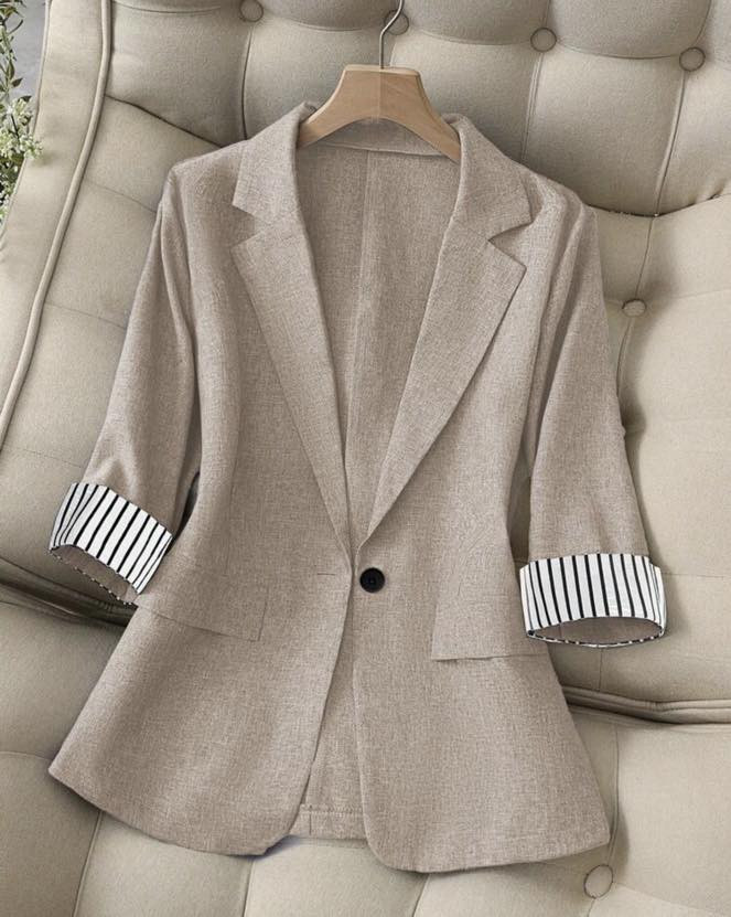 ارتقي بإطلالتك مع بليزرات Banota Shop! ✨
بليزرات أنيقة تناسب كل مناسبة – للعمل، الجامعة، أو سهرة مع الأصدقاء. تصميمها راقي، خامتها مريحة، وتمنحك لمسة من الأناقة effortless chic 🌿.

💡 نصيحة ستايل: جرّبي تنسيقها مع بنطلون واسع أو تنورة لتظهري بإطلالة عملية وعصرية بنفس الوقت!

🛍️ اختاري البليزر اللي يعكس شخصيتك وأطلقي إطلالتك بثقة!

#BanotaShop #بليزر #ستايل_راقي #أناقة_يومية


**إذا كنت صاحب هذا الإعلان وتريد حذفه لأي سبب، رجاءا أرسل رسالة إلى الدعم الفني**