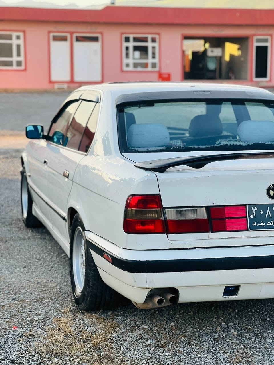 Bmw 520 
بی ئێم ٥٢٠ کەپس گیر عادی
مۆدیل ٩١ دوو جام کارەبا قفل مەرکەزی و بێ دەعم و لێدراو سلاید شاشە ئایپاد دوو جام کارەبا  گیرو مەکینەی  بە شەرت و بێ مەسروف 4 ویلی عەسیر لۆکی تازە بۆ بستراوە   ئارم پلاستیک هەولێر
 ٣٦ وەرەقە مەجالێکی برایانە 
*********** رانية, السليمانية

