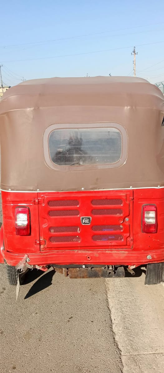 سلام عليكم تكتك للبيع موديل 2018 وراق كامله سبعه مبدله صليب وماشه ودبلات 3 مبدله التكتك حلوة نضيفه كهربا ئيات شغاله العنوان بغداد رقم ***********  الشراي يتصل وخادم
