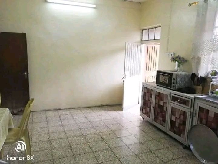 بيت للبيع الجانب الايمن حي الصحة
المساحة 210 م
الواجهة 10
سند طابو
طابقين
الطابق الاول

غرفتين +هول داخلي +مطبخ +استقبال +صحيات

الطابق الثاني
غرفتين +هول داخلي+مخزن +صحيات 

لمعرفة السعر مراسله الصفحه خاص


**إذا كنت صاحب هذا الإعلان وتريد حذفه لأي سبب، رجاءا أرسل رسالة إلى الدعم الفني**