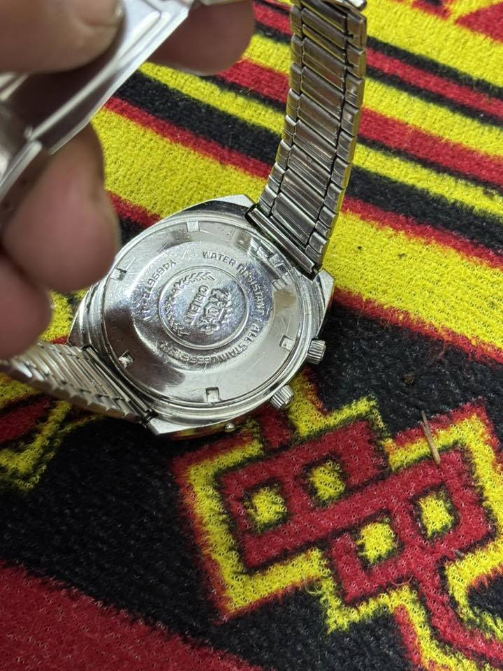 ساعة اورينت دولي انتاج قديم
نافذة عرض الشهري و اليومي 
القطر 44
نظافة تامة
شغل مضبوط 
سير اصلي 
السعر 170 الف 
يوجد توصيل لجميع المحافظات 
***********
