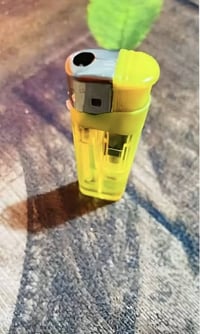 اصفر • موديل 2025 • اوراق موجوده