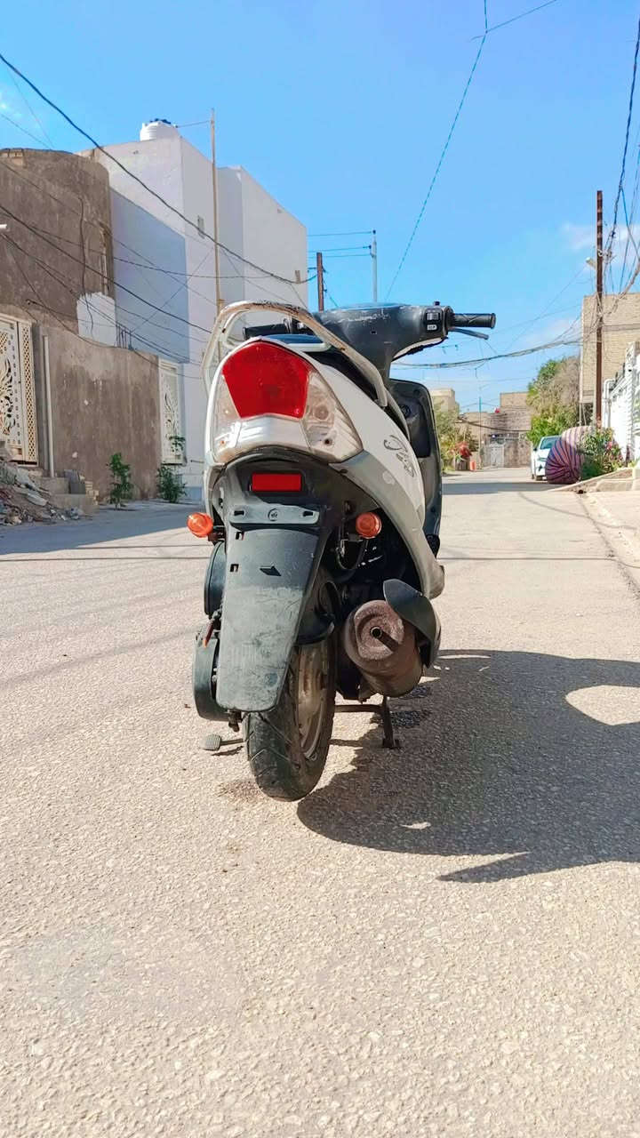 دراجه للبيع صار لي عشره ايام من نزلتها من الحاويه...السعر خاص..... نجف حي نيسان ***********3
