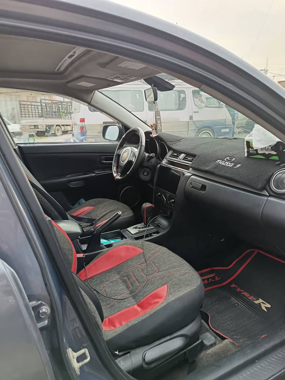 السلام عليكم
مازدا زوم 3 2008
مصبوغة حزام بيه بارد چاملغ صفحة السايق 
السيارة نضيفة حدادية جديدة 
نقصها فقط تبريد 
سعرها 65 ورقة باسمي السيارة 
مكاني بغداد الكاظمية 
للتوالصل ***********
