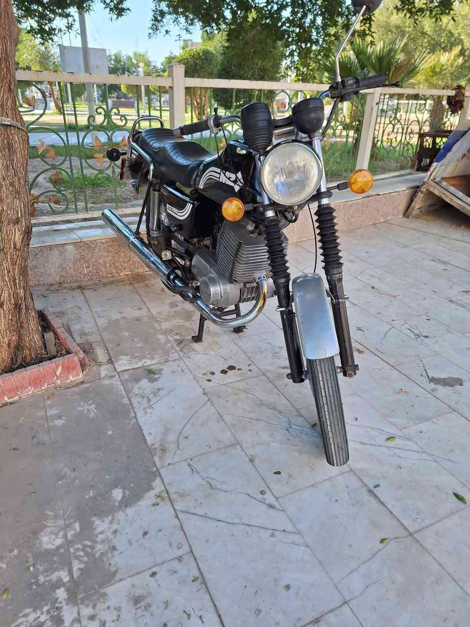 سلام عليكم دراجه امزت للبيع 82 تريد بدون تريد رقم وسنويه نكليزي ميسان مبدل بس خشم وبيه فطر جوه كشن ماكنيت قمبوره كصه 4 كابريتر كوبيه السعر تصل ماسنجر ماسحه ***********وتدلل مو شراي لايتعبني مكاني ناصريه قلعه سكر خاص ماعندي تصل
