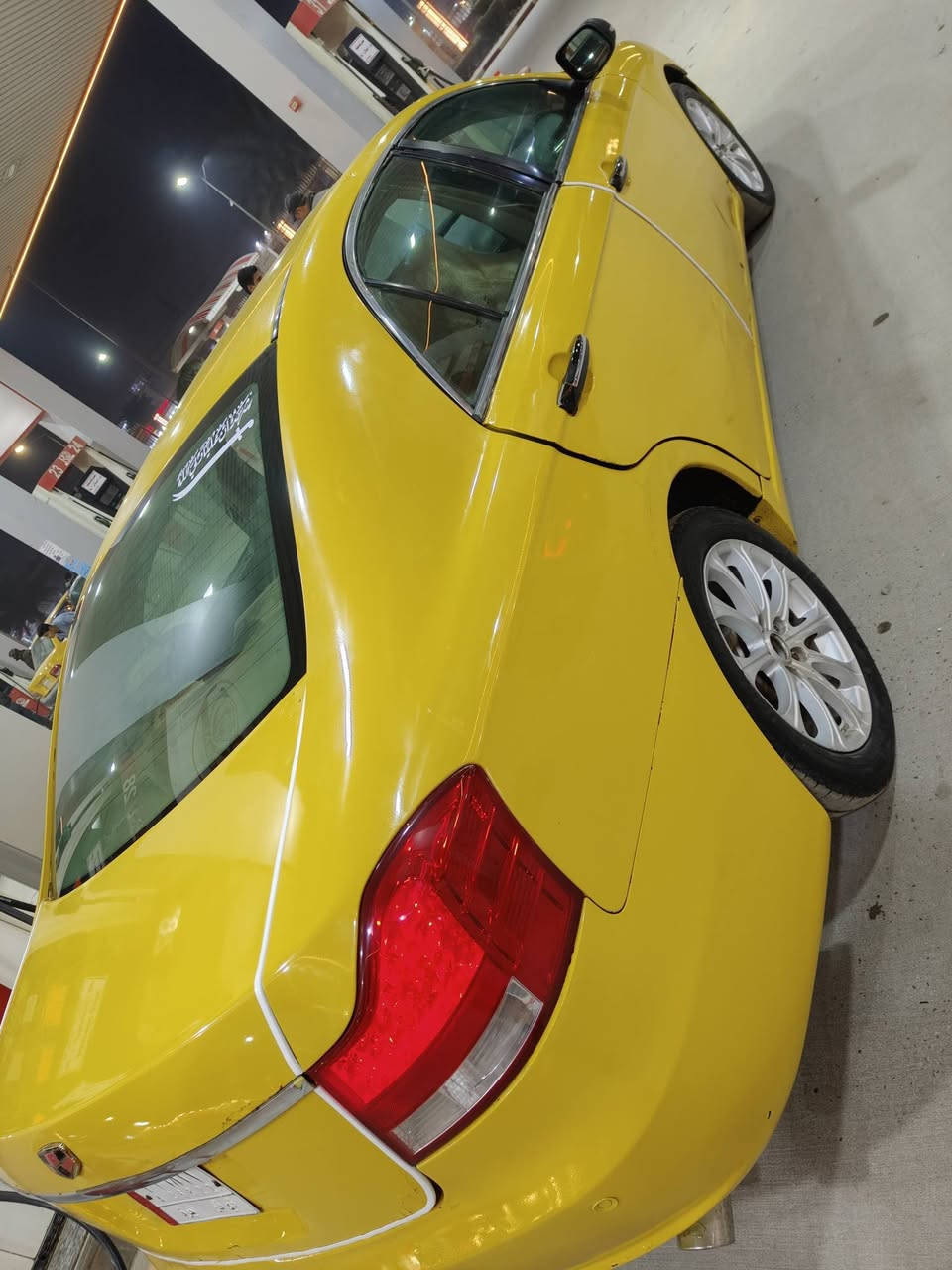 السلام عليكم بيع او مراوس امكراند سي8الحجم الكبير مديل 2012فول مواصفات فتحه حساسات تخم تاير محوره  مكينه كير كورله الحديث حجم المحرك 2000 حداديه نضيفه مكفوله من الضربه القويه اصل اسود عليها هيئه 50الف مصفره غرامات رقم ذيقار سنويه ل29 مداور ثاني يوم المكان نجف السعر 38 مكلف بنشر الاتصال عله الارقام ‪***********‬‏‏‏
