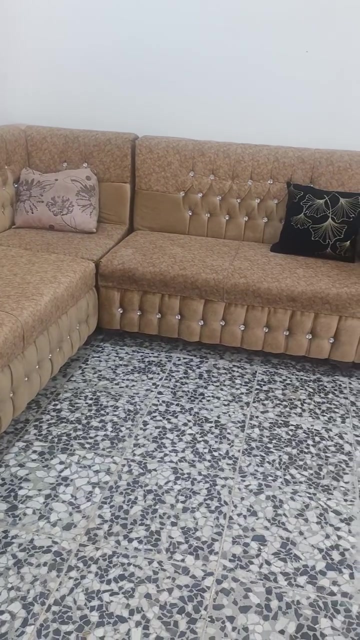 السلام عليكم تخم تسكام للبيع مسكمة بمليونين محتاج وريد ابيع بمليون وبي مجال حك الجية الشراي يتصل 
***********
