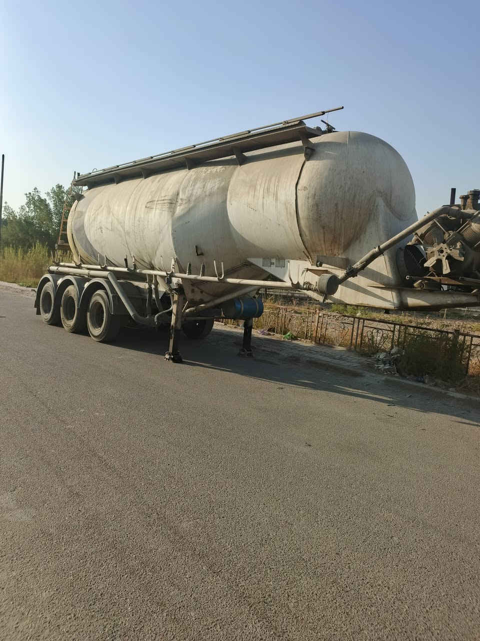 السلام عليكم فالفو 2004 سنكل امامي مدعومة ومفصخة رقام نكليزي سايلو ابيعه على وضعه كاملة ***********
