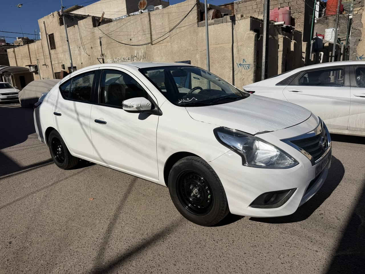 السلام عليكم نيسان صني مديل 24 مصري بيها بارد بالجاملق الإمامي جهت السايق و بارد بالجاملق الخلفي صفحت العبري سياره حلوه و جديده حداديه جديده تايرات جديده ماشيه 60الف 
السعر 115 وبيها مجال 
الرقم 
***********
