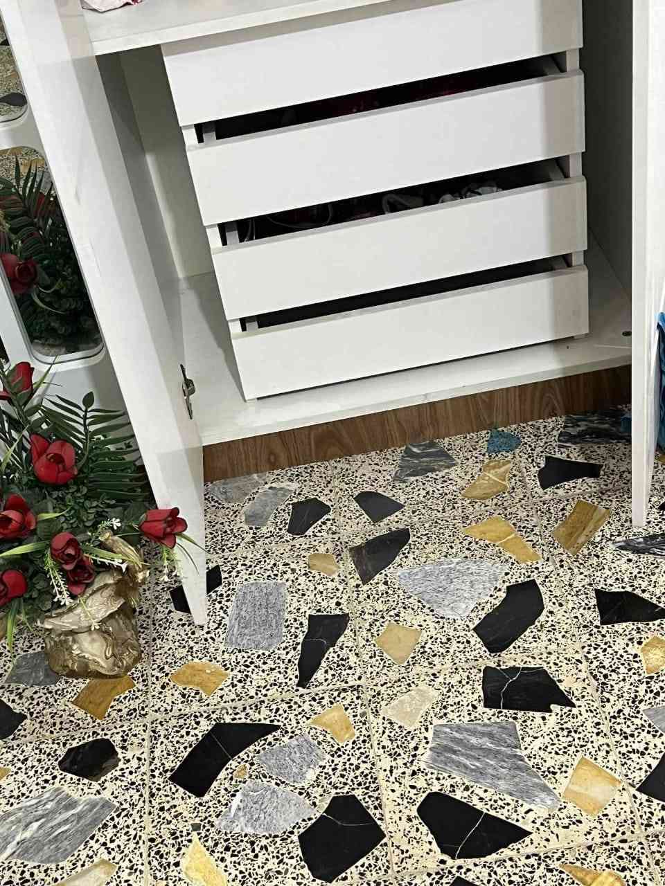 السلام عليكم غرفة اخشاب للبيع
***********
