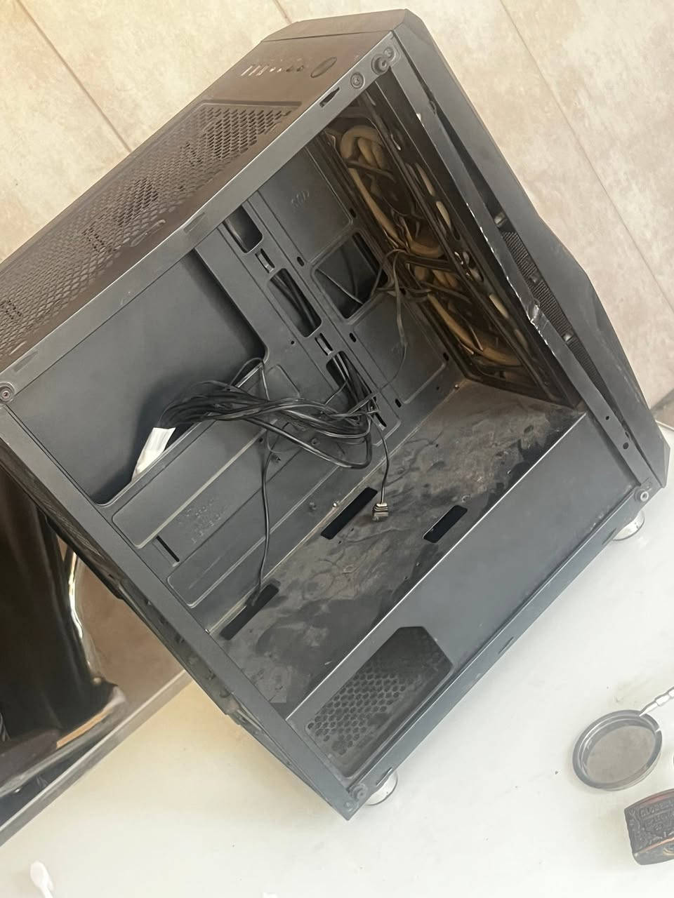 كيس بهاذا شكل 
مراوس ب ssd بي نضام و ندز 
بي ضربه بل صفح فقط و تتعد


**إذا كنت صاحب هذا الإعلان وتريد حذفه لأي سبب، رجاءا أرسل رسالة إلى الدعم الفني**