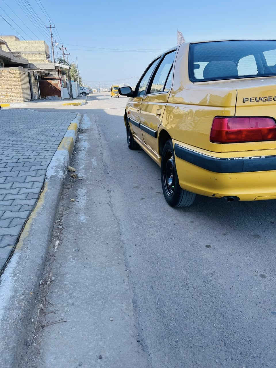 السلام عليكم بيجو بارص موديل 2015 سيارة جديدة وجاهزة من كلشي كير محرك خير من الله تخم تاير جديد صدر خلفي امامي جديد سنتر لوك أربع بيبان تبريد ثلج تدفئة شغالة مصفرة هيئة وغرامة دوشمة جديدة السعر 45 وبيهة مجال مكاني بغداد الرقم ***********
