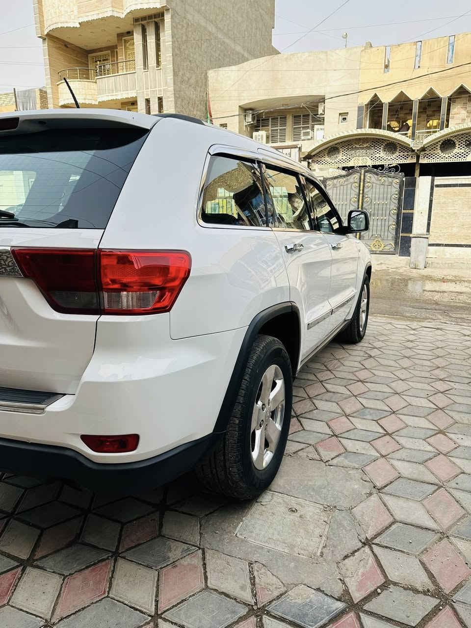 سلام عليكم جيب موديل 13
وارد خليجي سيارة جديده 
بيه صبغ باب صبغ مع دعاميات بس الأركان 
العنوان بغداد مدينة الصدر 
الهاتف ***********
