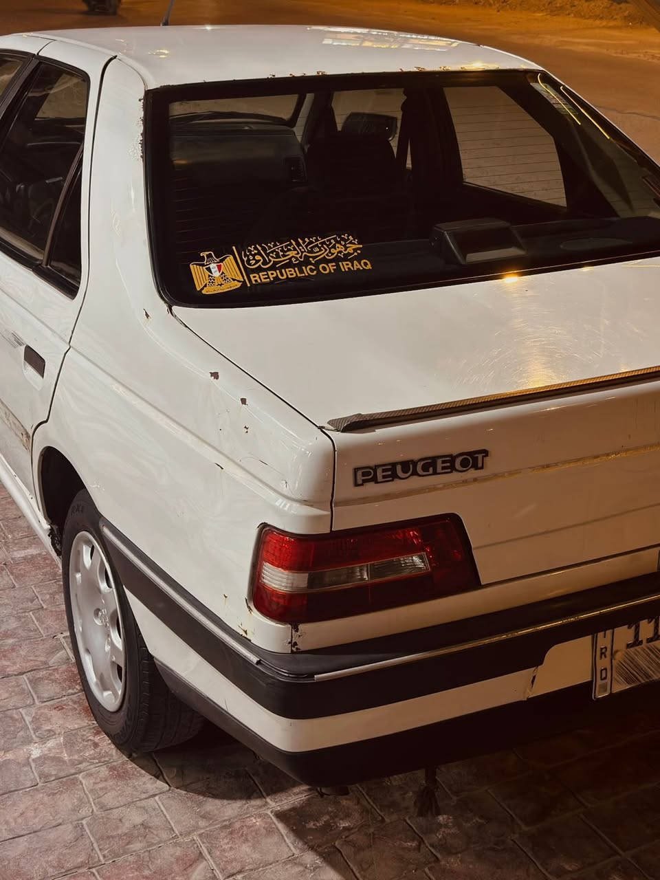 السلام عليكم بيجو   GLX 405   2010 بحالة جيدة جداً من ناحية المحرك و الكير و الصدر كله جديد كهربائيات كله شغاله تخم اطارات جديد السيارة بأسمي رقم جديد السعر 45 ورقة ***********  مكان السيارة بغداد
