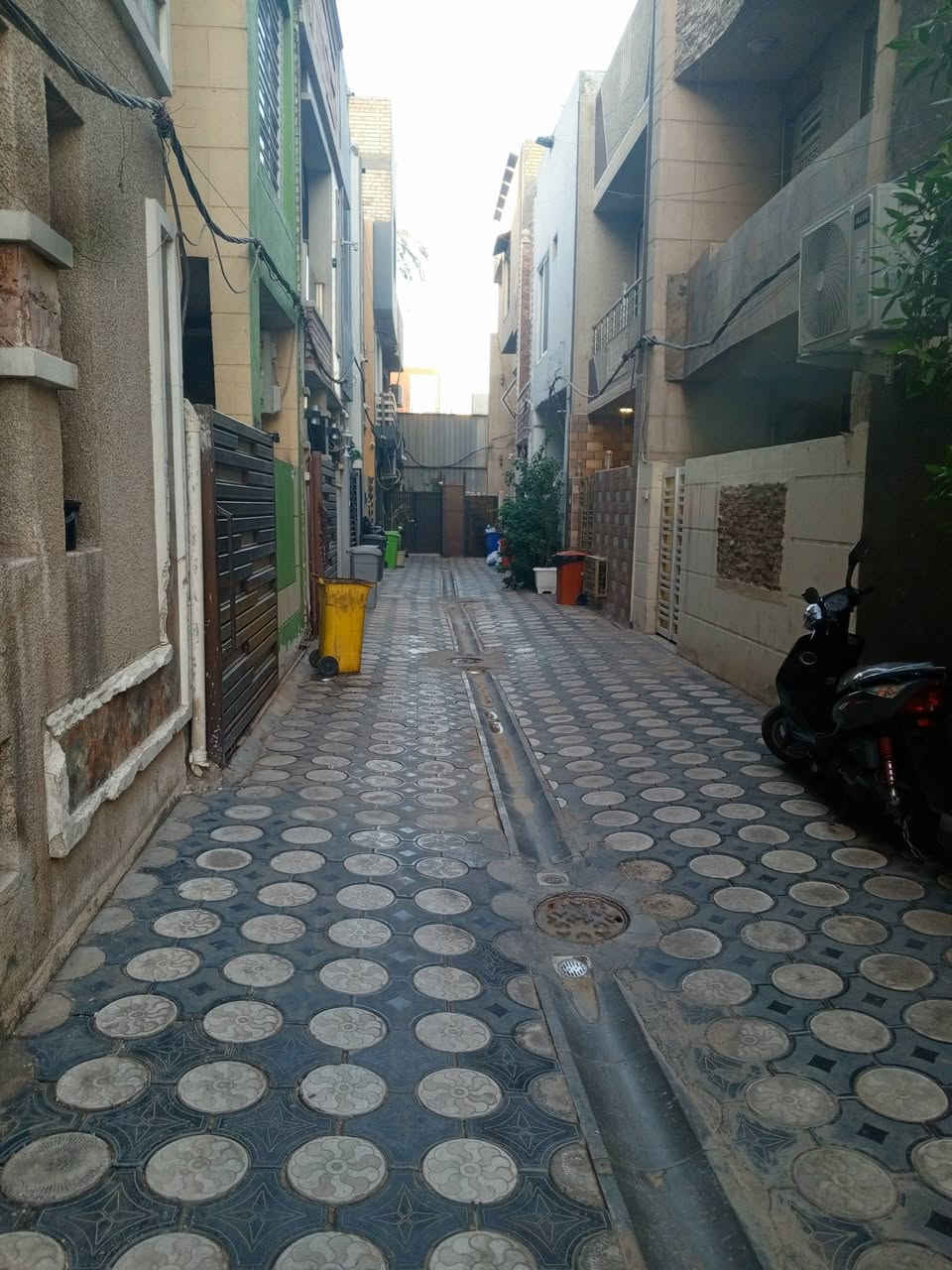 للبيع دار 70 م واجه 5 واقع حال 90 متر
الوزيريه خلف مسرح الطليعه 
للأستفسار ***********

