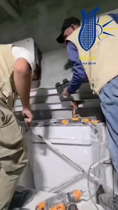 🚧 جاري العمل على تنفيذ أحد مشاريع شركة القيثارة لخدمات الطاقة الكهربائية والطاقة المتجددة

نفخر بتنفيذ منظومة تخزين طاقة بسعة 360 كيلوواط ساعة (ثلث ميغاواط ساعة)، باستخدام أجهزة High Voltage من شركة Sungrow العالمية، إحدى الشركات الرائدة عالميًا في حلول الطاقة المتجددة.

⭐ أبرز ما يميز هذه المنظومة هو الضمان المصنعي لمدة 10 سنوات، والذي يعكس ثقة Sungrow بجودة منتجاتها واعتماديتها، ويوفر للعميل استثمارًا آمنًا وأداءً مستقرًا على المدى الطويل.

في شركة القيثارة نلتزم بتقديم أحدث التقنيات العالمية، مع تنفيذ احترافي بأيدي كوادرنا الهندسية، لضمان أعلى مستويات الجودة والكفاءة في جميع مشاريعنا.

Sungrow... تقنية عالمية، وضمان يمتد لعشر سنوات، وثقة تدوم.
***********
***********
 ***********
