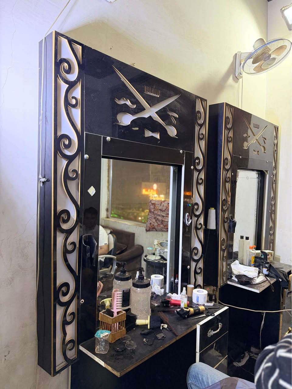 ميز حلاقه بالعدد 3السعر ب80وبي مجال ميسان شارع نعمه الريفي*********** عمارة, ميسان
