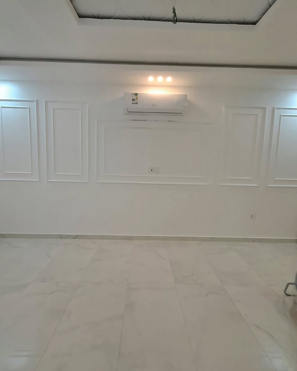 صباغ درجه اولى داخل وخارج واجهيات تشطيبات تصليحات رطوبه عازل شغل واحد على واحد رقم التليفون ***********
