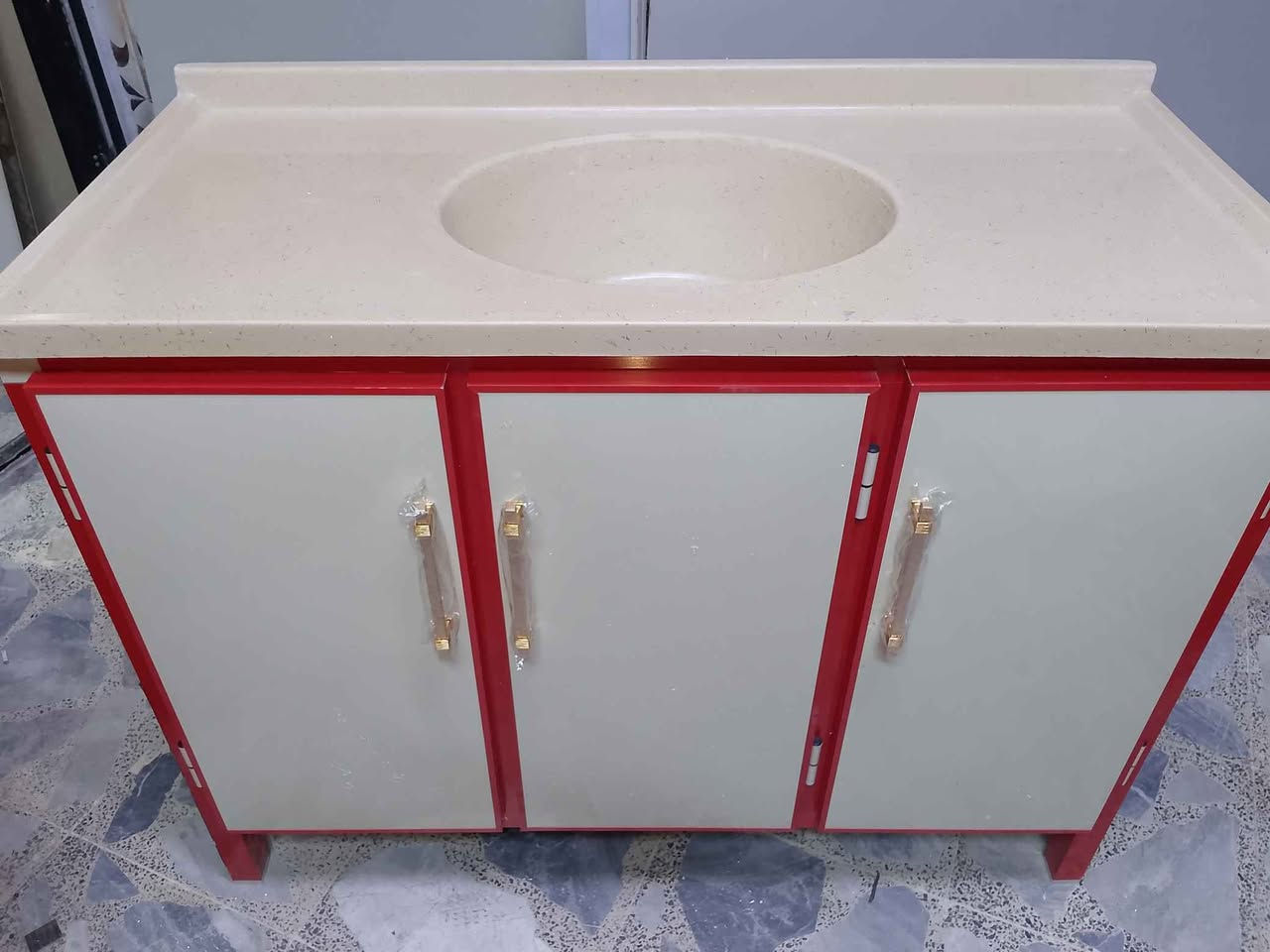 سنك متروعشرين سعر 160الف مرمر جديد مغلف بلاستيك من الداخل ضد الماء شغل تزكام توصيل موجود جميع مناطق البصره حجز وتساب *********** البصرة, العراق
