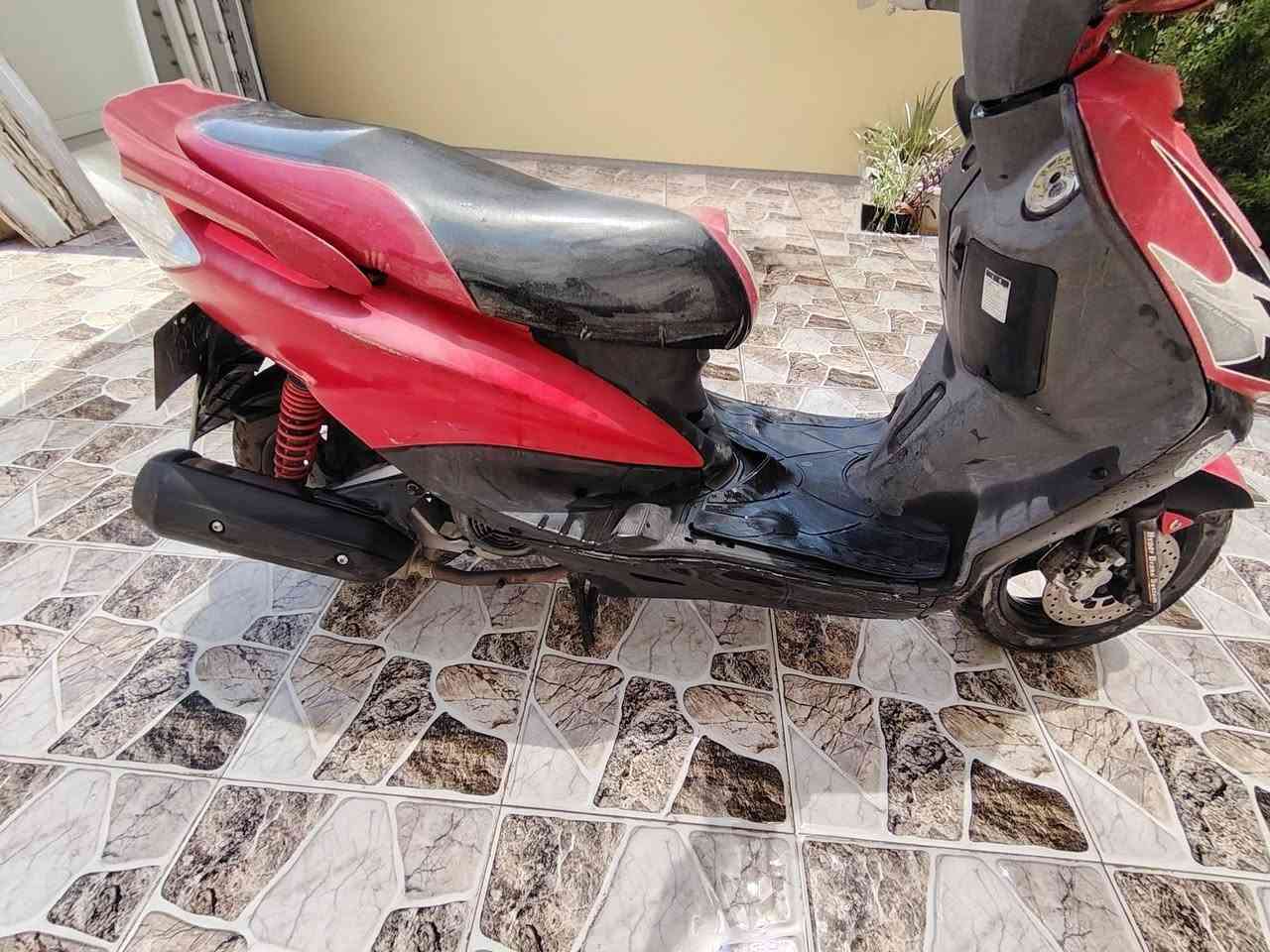 السلام عليكم دراجه للبيع سكنس نثيه رمبه بلاديه جديده موضح بالصور برغي مامفتوح دراجه كفاله تايرات جدد بلاديه مكلف بالنشر للاستفسار الاتصال على الرقم *********** سعر 850 وبيها مجال
