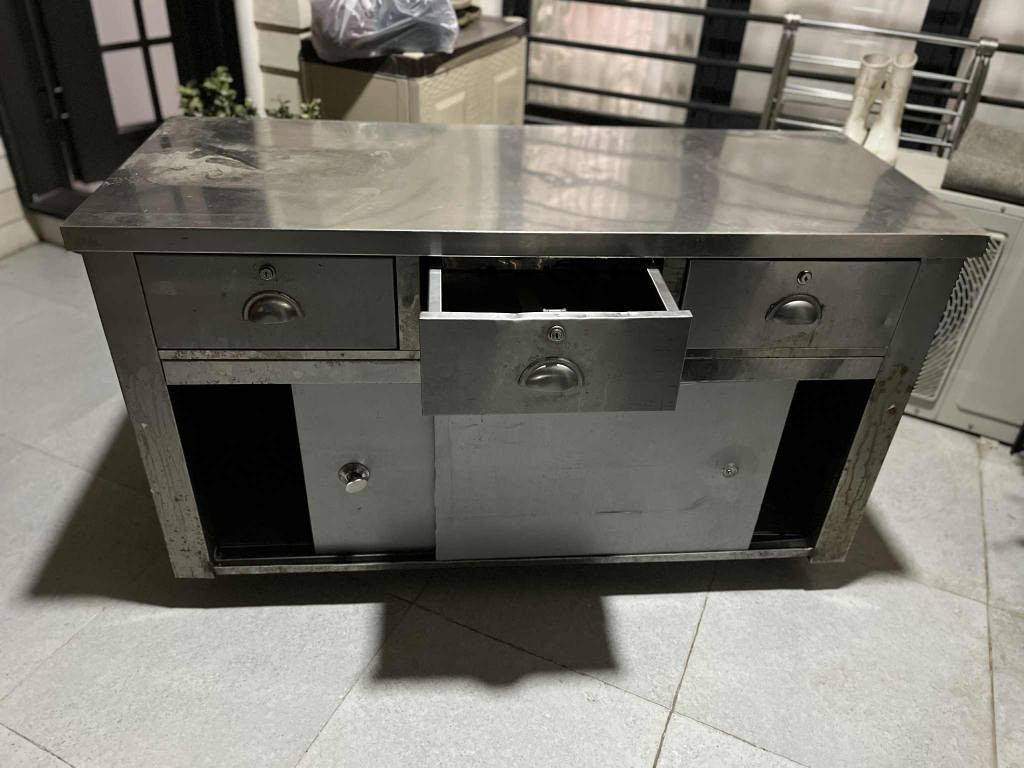 سڵاوی خواتان ڵێبێ   ئەم مێزی دوکانەمان هەیە بۆ فرۆشتن بۆ قەسابی دەبێ شوێن سلیمانی
*********** السليمانية, العراق
