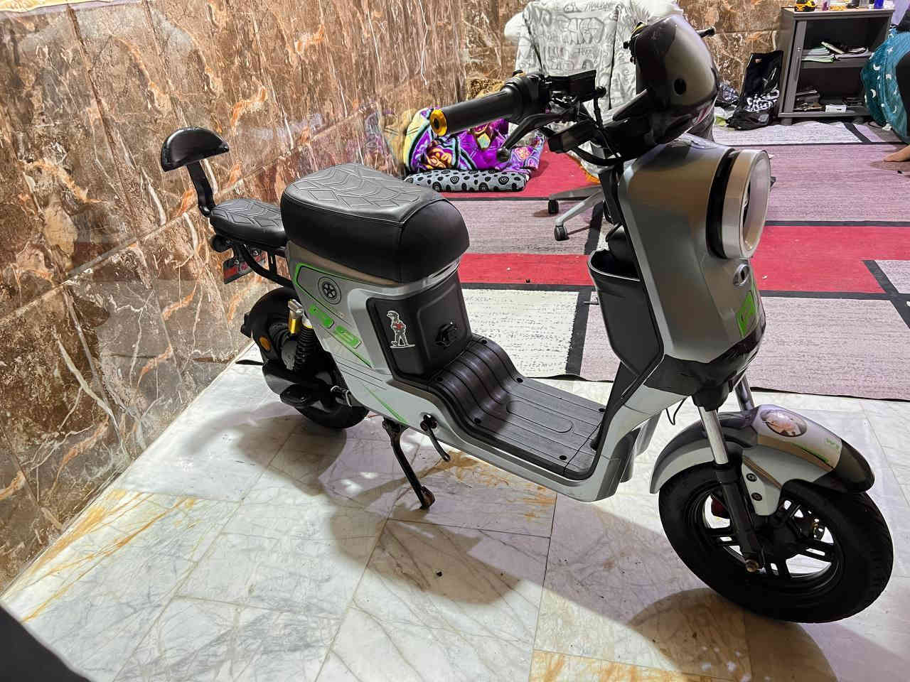 سلام عليكم دراجه R9 للبيع
دراجه ما بيه نقص برقي كامله من كلشي

بطاريات32 مكاني الهارثه رقمي *********** سعر450 وبي مجال
