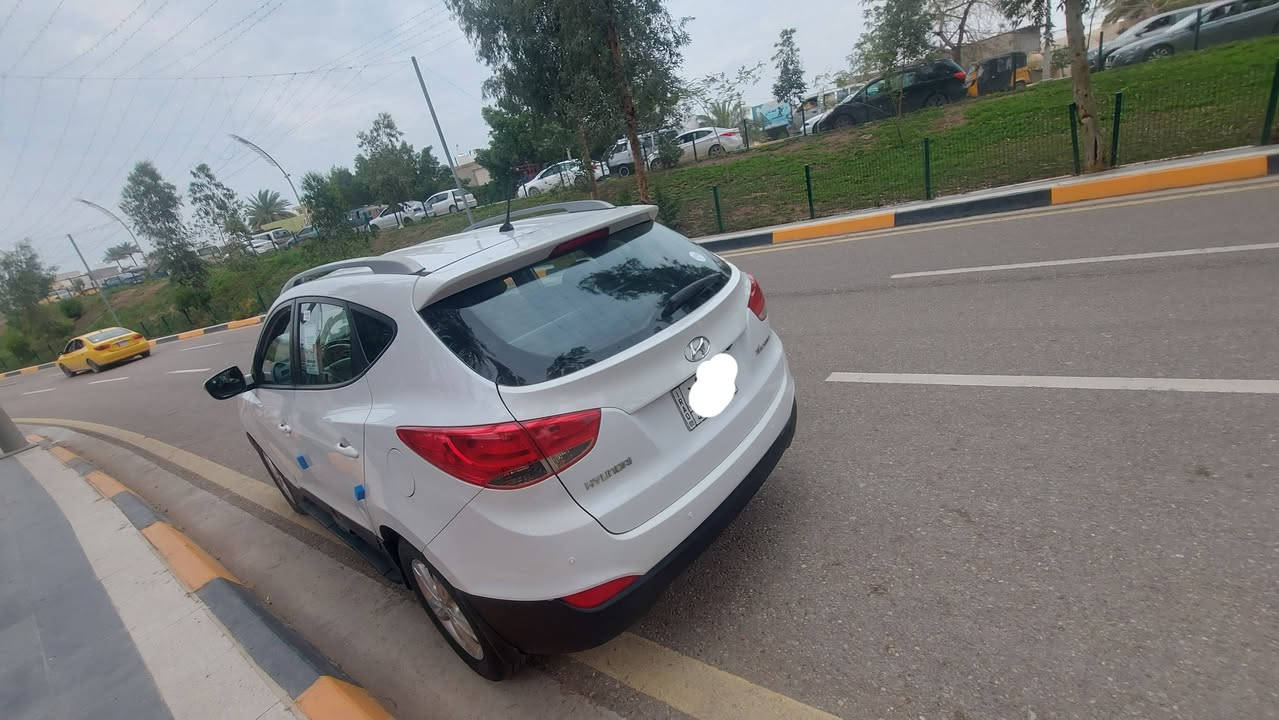 السلام عليكم
توسان 2013 خليجي رقم بغداد 

ماشي 100 الف حقيقي

محرك ٢٠٠٠ دوش

كير محرك صبغ كفاله عامه 

تبريد  وثلج

مواصفات معروفه... 

ديالى بعقوبه 

رقمي ***********
