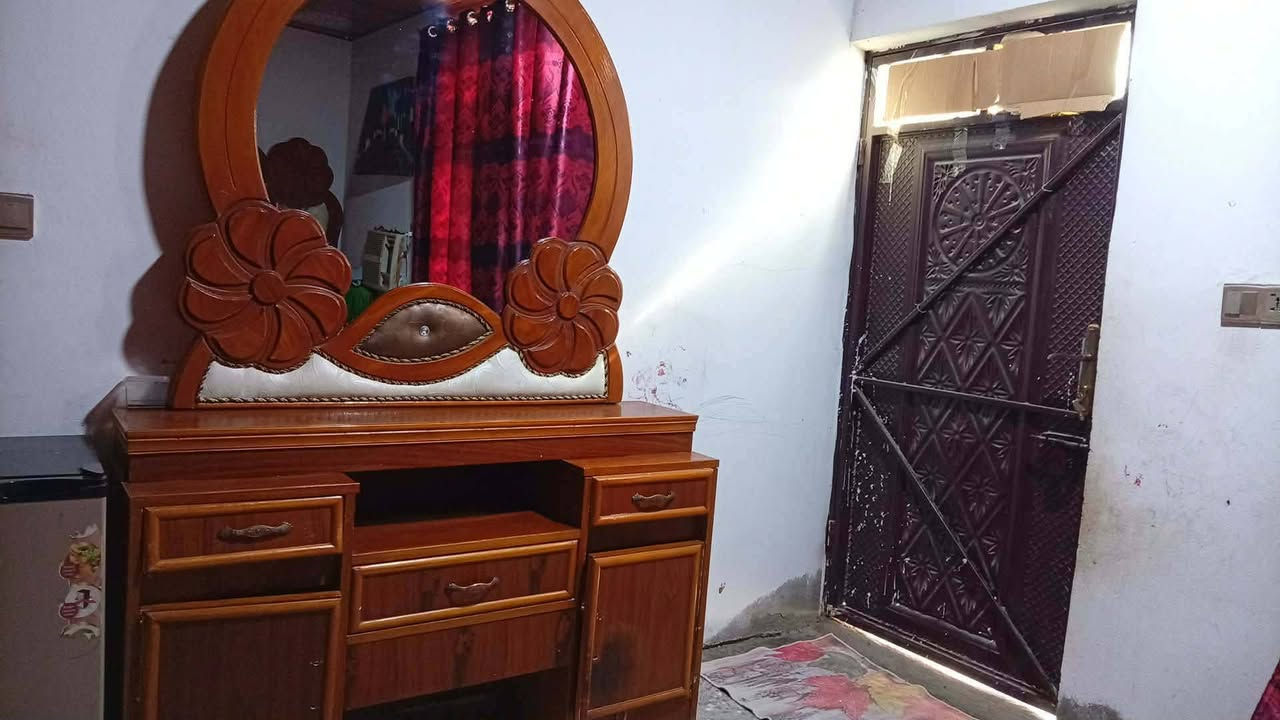 السلام عليكم غرفة نوم للبيع صاج حطاطة نضيفة سعرة ٦٠٠ بيها مجال بعقوبة دور زراعة ***********
