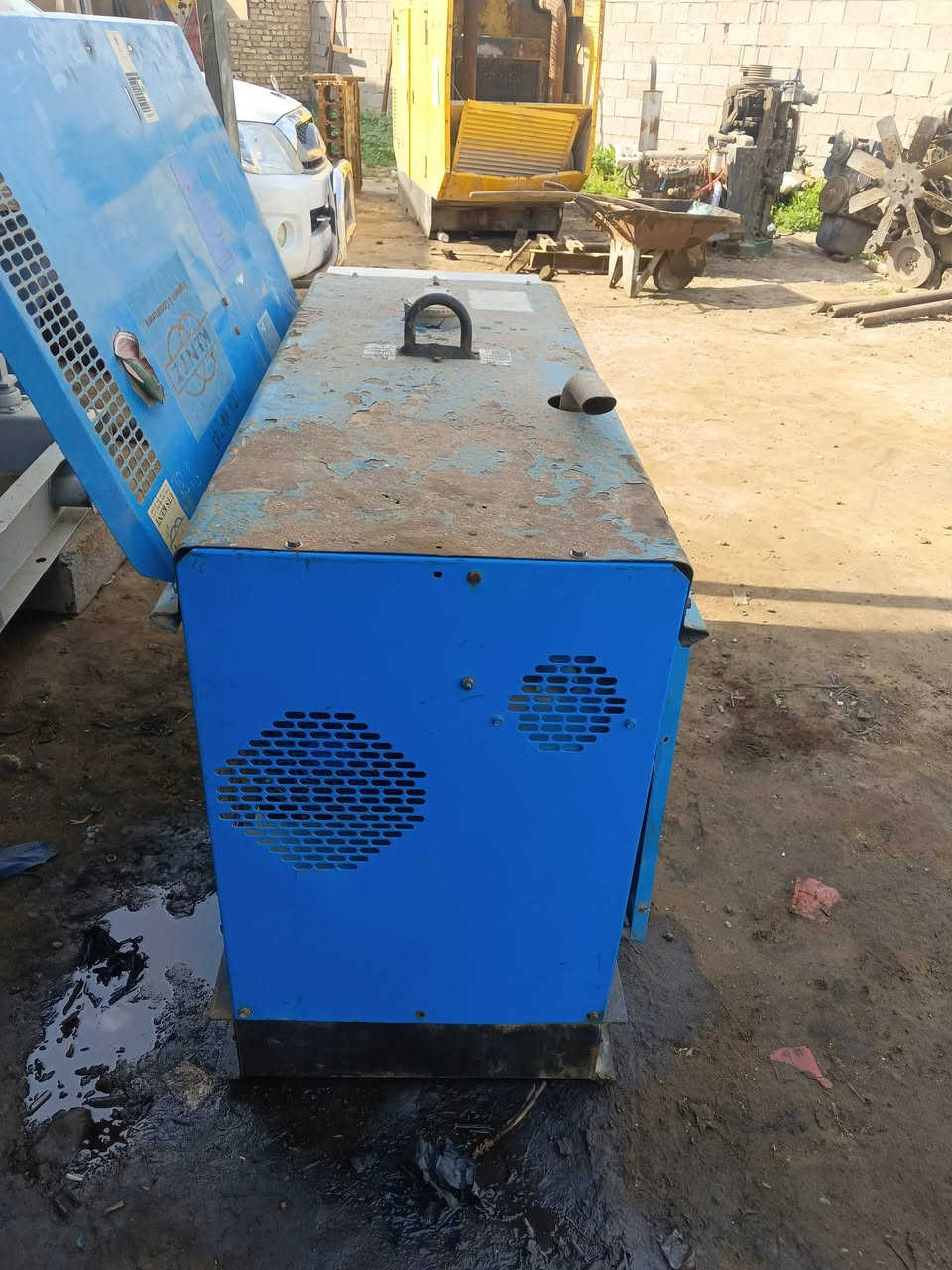 اسلام عليكم
للبيع مولد دويز تبريد هوه 3سلندر 22كيفي فول  اوتو  المولد جديد مشتغل ساعات قليلة 
مكاني ديالى المقدادية ***********
