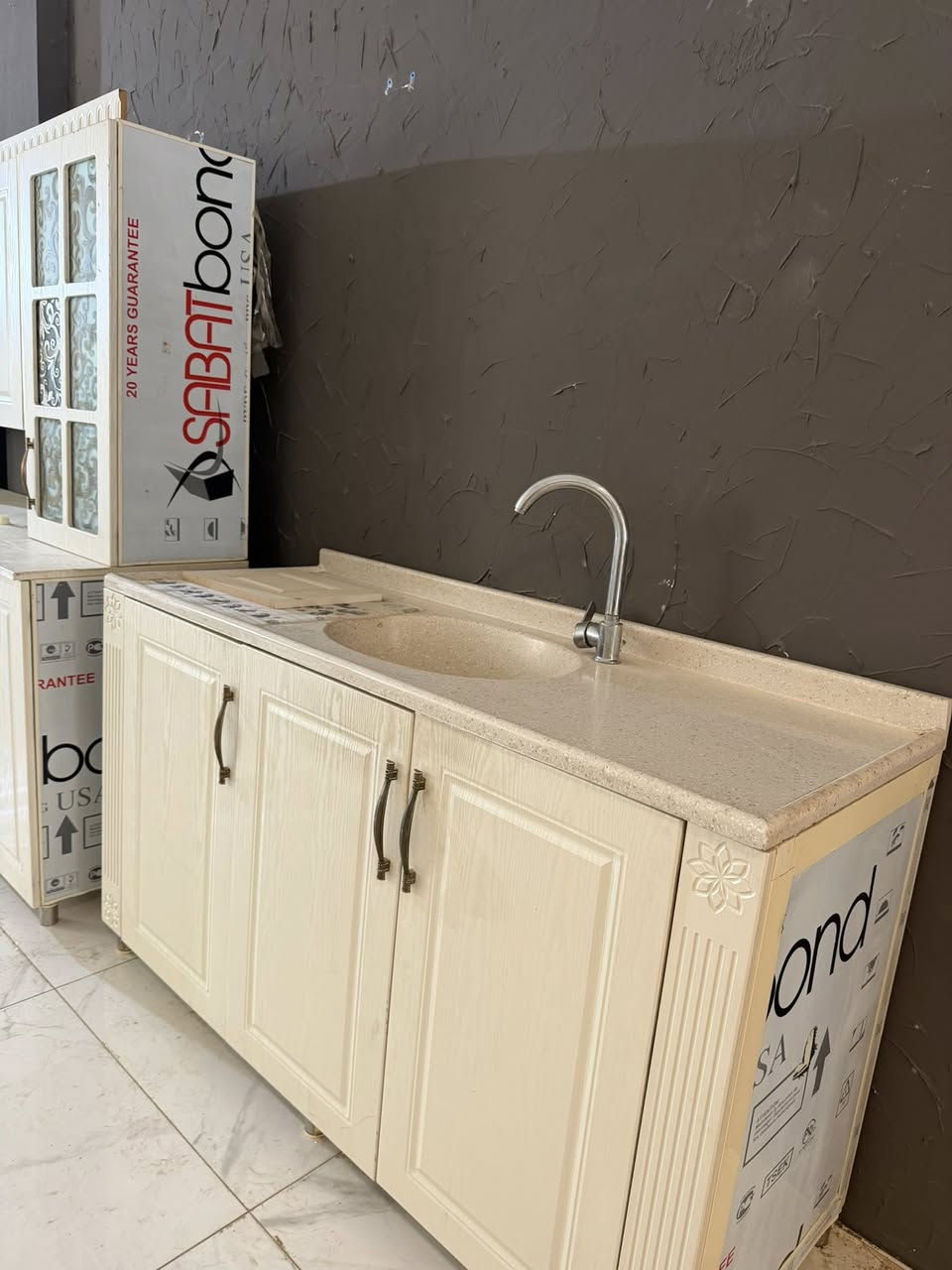 للبيع كاونتر المنيوم ابوابه صاج خشب والسينك مرمر اصلي السعر 500 الف وبي مجال الطول الكاونتر مترين ونص والسينك متر ونص ❤️


**إذا كنت صاحب هذا الإعلان وتريد حذفه لأي سبب، رجاءا أرسل رسالة إلى الدعم الفني**