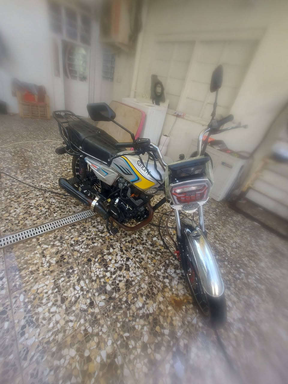 سلام عليكم دراجه سونك 25دراجه عوزه ترتيب مكينته خير من الله200cc شاشه كلن شغاله سلف هندر 
بس باتري تعبان وعوزه سبرنكه مال ستاند وسبرنكه مال بريك وترتيبات اوراق كامله سعره 600وبيه مجال المجال مال الغراض مكاني بلجادريه ***********
