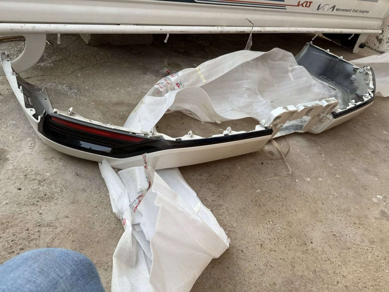 السلام عليكم عندي لحيه لندكروز موديل 23 اماميه وخلفيه للبيع السعر 300$$ رقمي ***********
