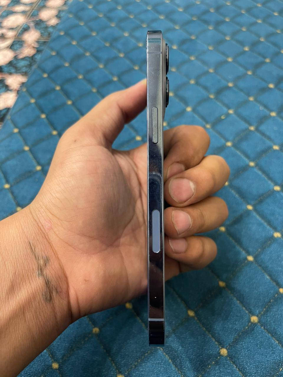 سلام عليكم للبيع ايفون ١٣ برو ماكس جهاز مكفول ما مبدل ولا قطعه فقط الضهر جهاز نضيف كلش بطاريه ٨٠ شحنه كلش حلو ذاكره ٢٥٦ رايده ب٦٢٥ وبي مجال قليل حك الجيه مكاني نجف حي ميسان وهاذه رقمي ***********
